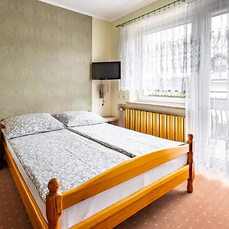 Goscinne Katarzyna Kur 3*